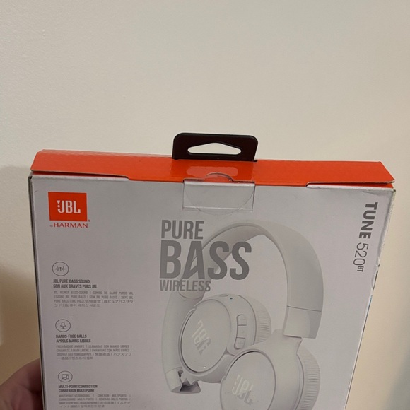 NIB JBL Tune 520BT Bluetooth Wireless On-Ear Headphones - WHITE - Picture 6 of 9
